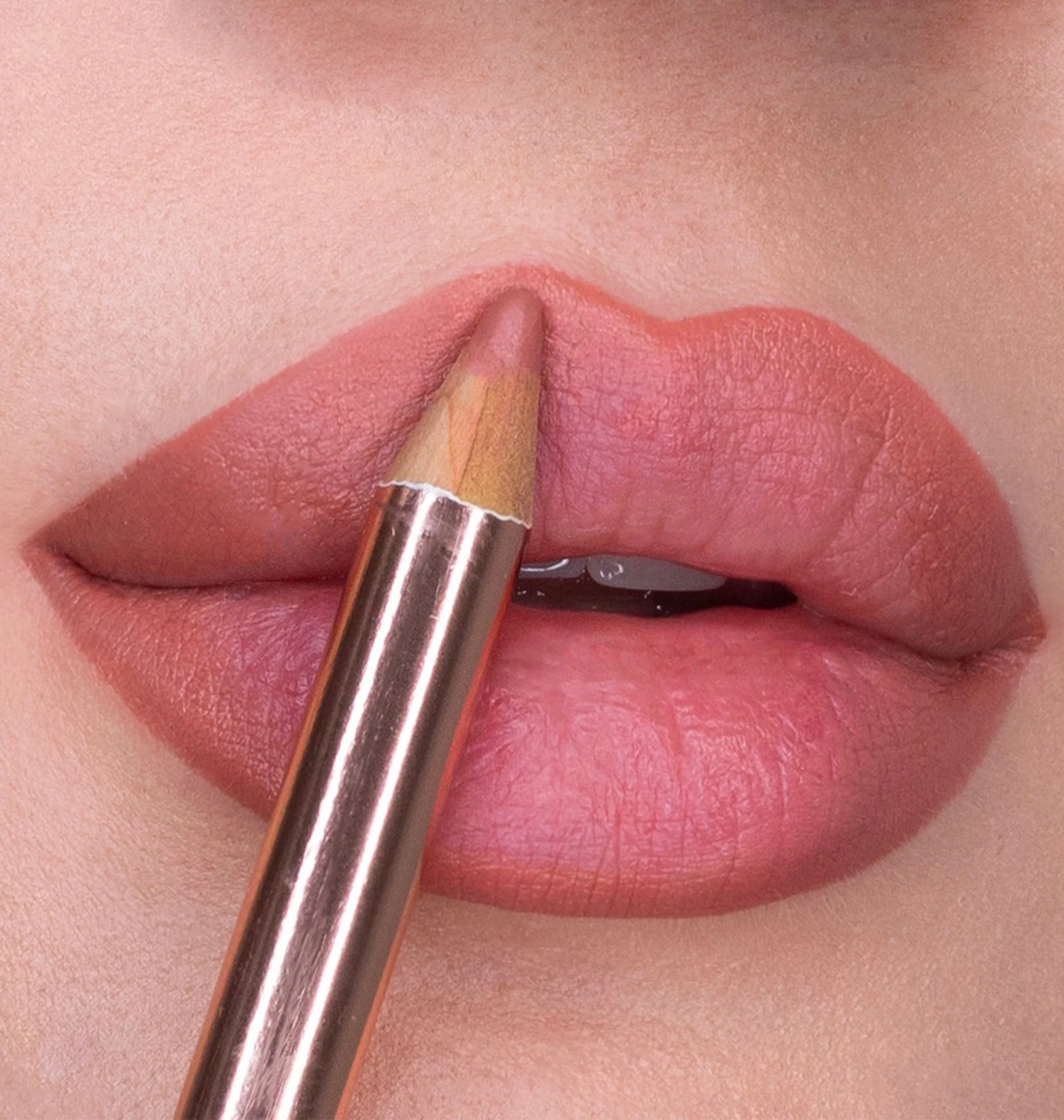 LIP LINER - KISS MARKER 03 - Image 3