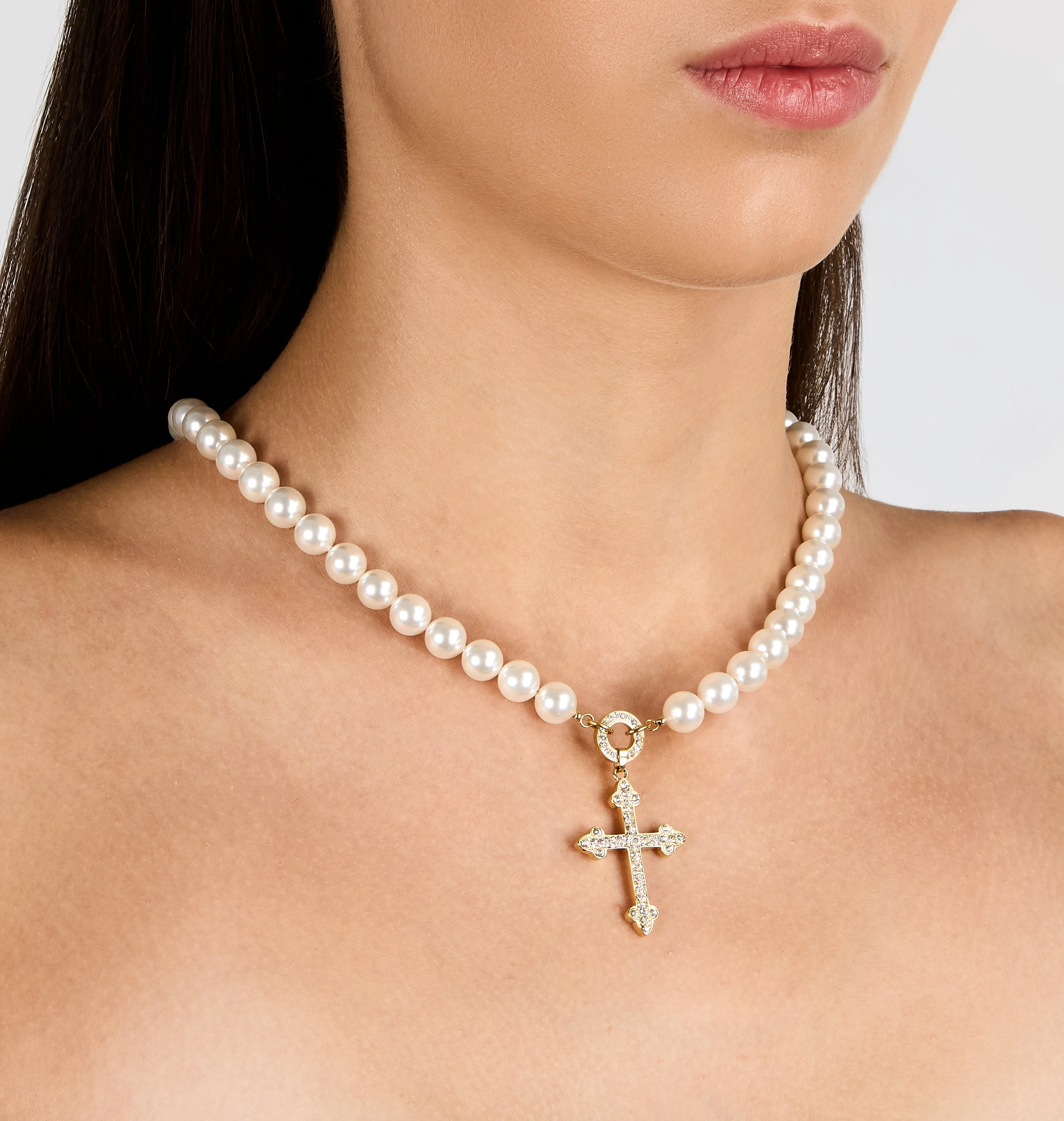 PEARL NECKLACE WITH GOTHIC CROSS PENDANT - Image 2